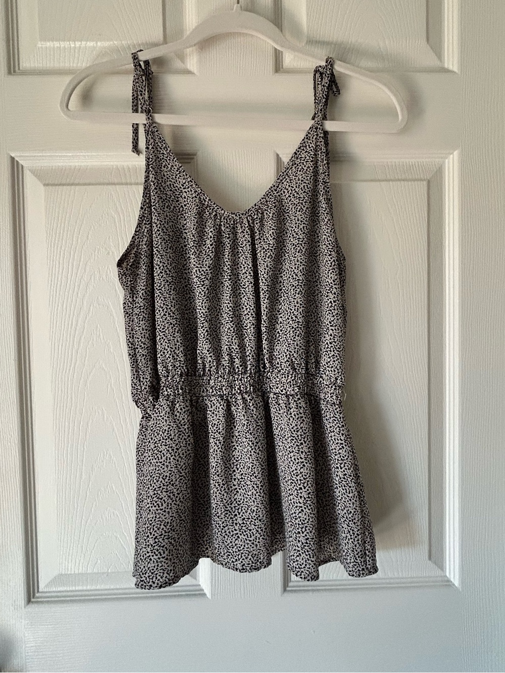 Sienna Sky Black White Speckled Scoop Neck Lightweight Top - Size Medium